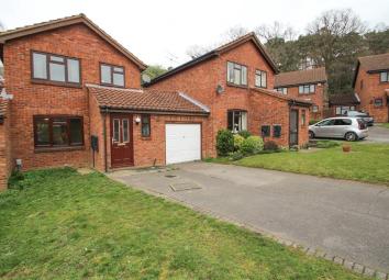 Link-detached house For Sale in Camberley