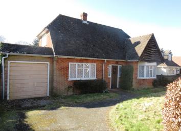 Detached house For Sale in Dunstable