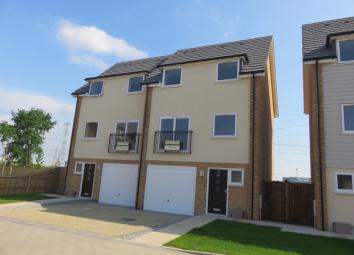 Semi-detached house For Sale in Grays