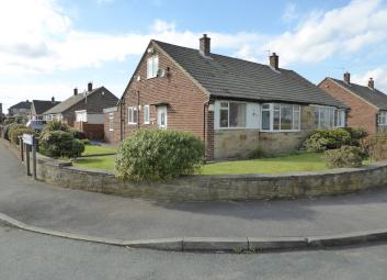 Semi-detached bungalow For Sale in Dewsbury