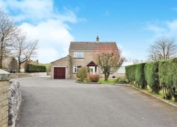 Detached house For Sale in Buxton