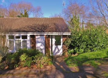End terrace house To Rent in Woking