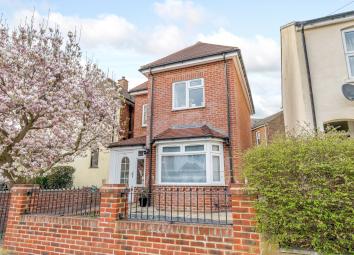 Detached house For Sale in Aldershot