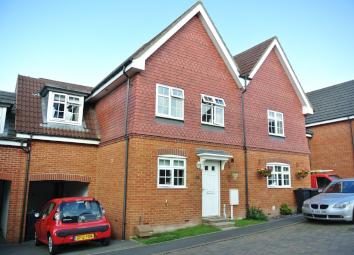 Semi-detached house To Rent in Ashford