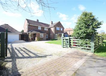 Semi-detached house For Sale in Brigg