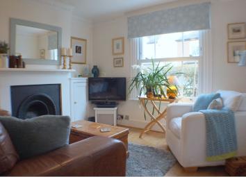Semi-detached house To Rent in Cobham