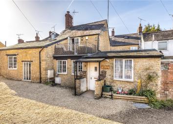 Detached house For Sale in Crewkerne