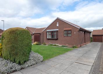 Detached bungalow For Sale in Leeds