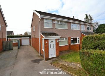 Semi-detached house To Rent in Mold