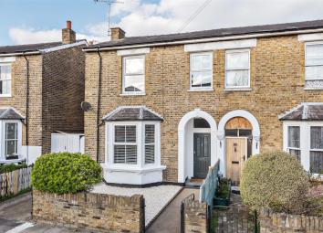 Semi-detached house To Rent in Kingston upon Thames