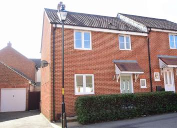 Semi-detached house For Sale in Ashford