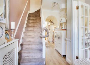 Semi-detached house For Sale in Welling