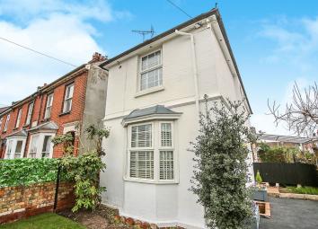 Detached house For Sale in Ashford