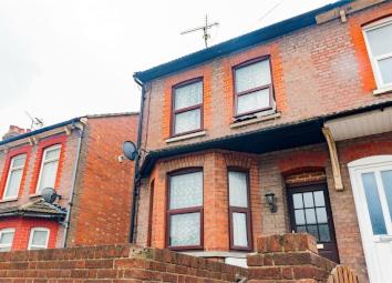 End terrace house For Sale in Luton
