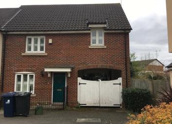 Semi-detached house To Rent in Northolt