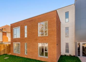 Flat To Rent in Shepperton