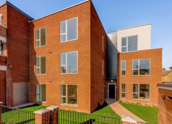 Flat To Rent in Shepperton