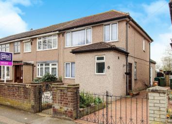 Semi-detached house For Sale in Hornchurch