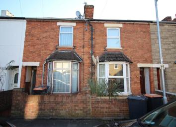 Terraced house To Rent in Bedford