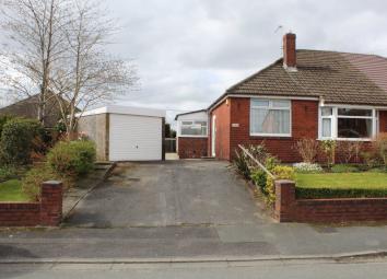 Semi-detached bungalow For Sale in Oldham