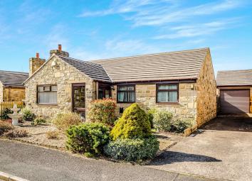 Detached bungalow For Sale in Huddersfield