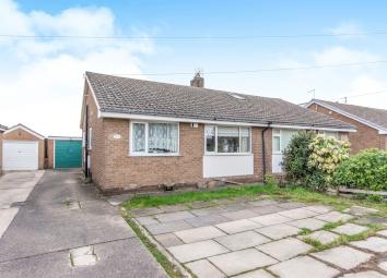 Semi-detached bungalow For Sale in Doncaster