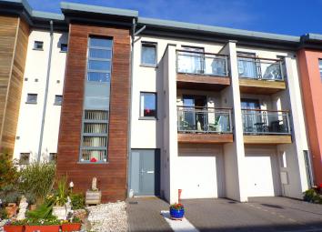 Town house For Sale in Swansea