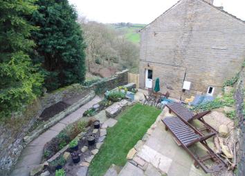 End terrace house For Sale in Holmfirth