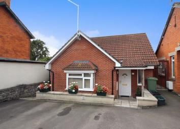 Detached bungalow For Sale in Glastonbury