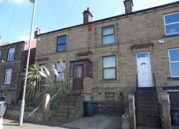 Terraced house For Sale in Batley