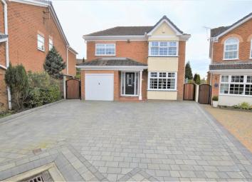 Detached house For Sale in Ashton-under-Lyne