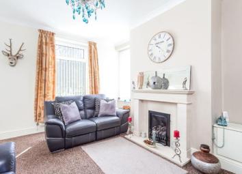 End terrace house For Sale in Bacup