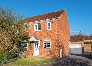 Semi-detached house For Sale in Didcot