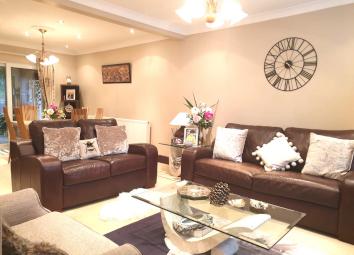Semi-detached house To Rent in Hounslow