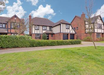 Detached house For Sale in Southend-on-Sea