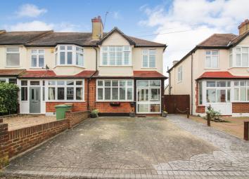 End terrace house For Sale in Worcester Park