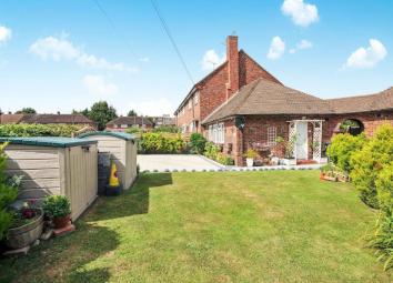 Terraced bungalow For Sale in London