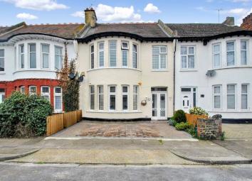 Flat For Sale in Westcliff-on-Sea