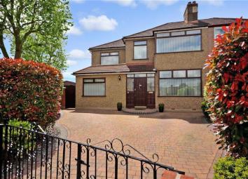 Semi-detached house For Sale in Hornchurch