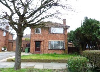 Detached house To Rent in Pinner