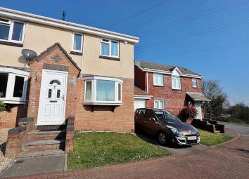 Semi-detached house To Rent in Cwmbran