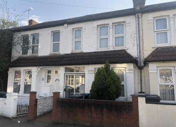 Terraced house For Sale in Southall
