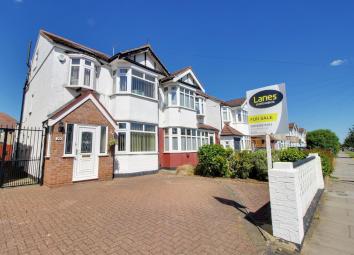 Semi-detached house For Sale in Enfield