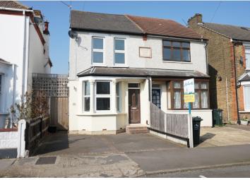 Semi-detached house To Rent in Dartford