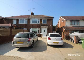 Semi-detached house To Rent in Borehamwood