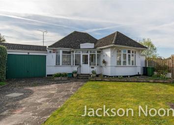 Detached bungalow For Sale in Epsom