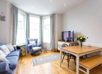 2 Bedrooms Flat for sale in Tufnell Park Road, Tufnell Park, London N7
