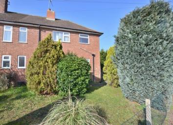 Semi-detached house For Sale in Fleet