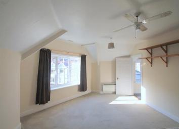 Studio To Rent in Caterham