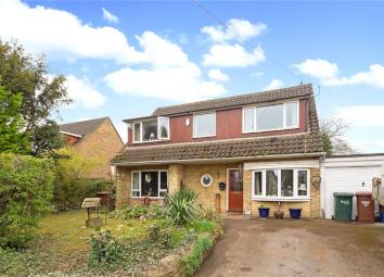 Detached house For Sale in Bicester